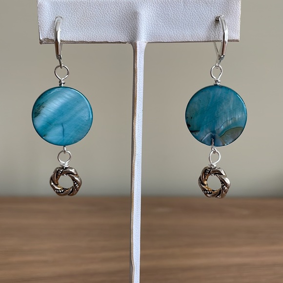 HAND CRAFTED EARRINGS Turquoise Colored Shell Disks Silver Decorative Rings - Picture 6 of 12